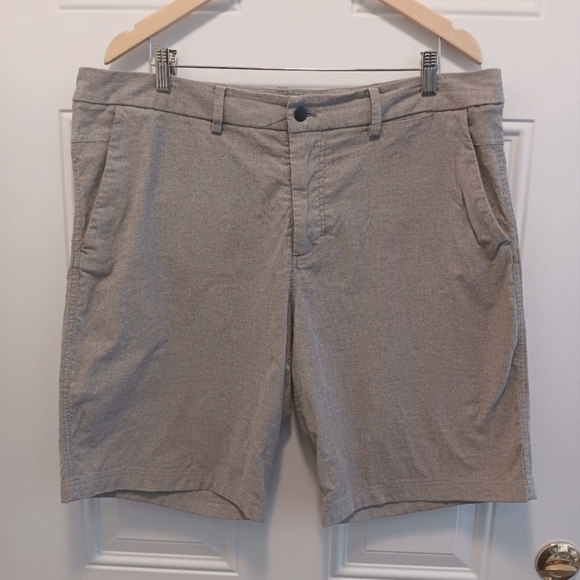 lululemon athletica Other - Lululemon Gray Athletica Short Men's Sz 40